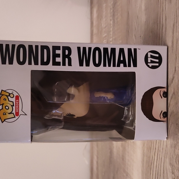 Wonder Woman  Exclusive Funko Pop #177 - Picture 2 of 5